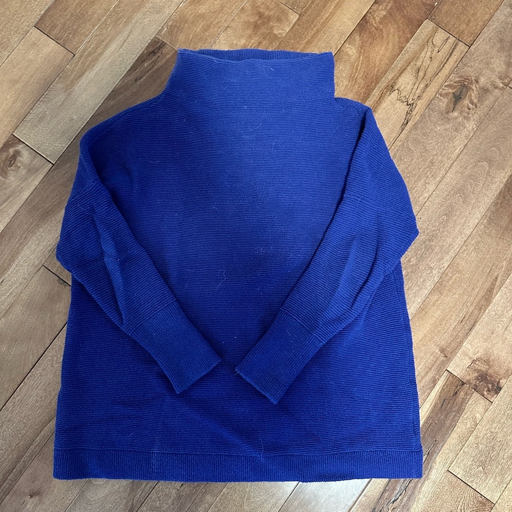 Free People Slouchy Ottoman sweater. GUC.  Size xs.
